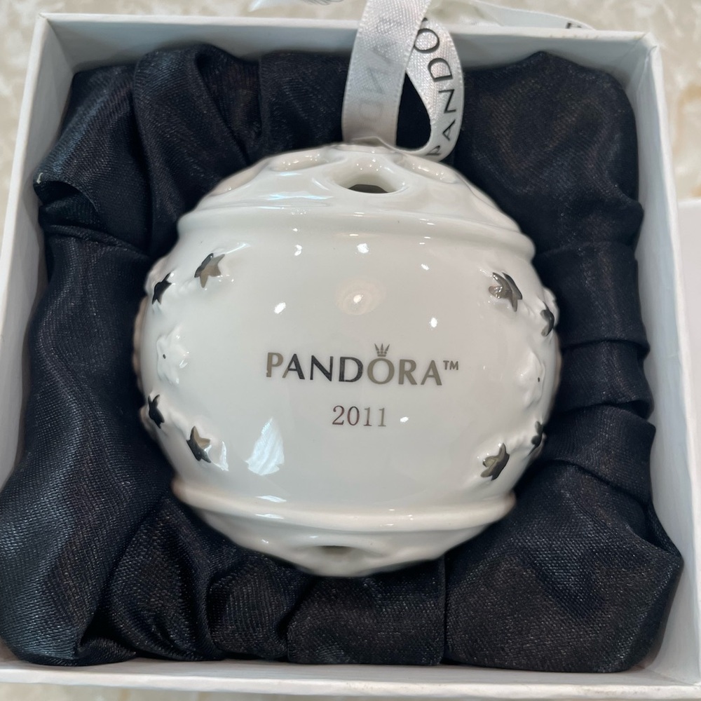 New in Box Pandora Limited Edition Christmas Holiday Ball Silver 2011